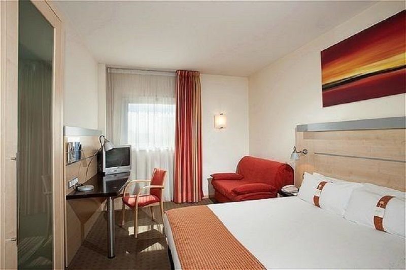 Holiday Inn Express Alcobendas By Ihg Exterior photo